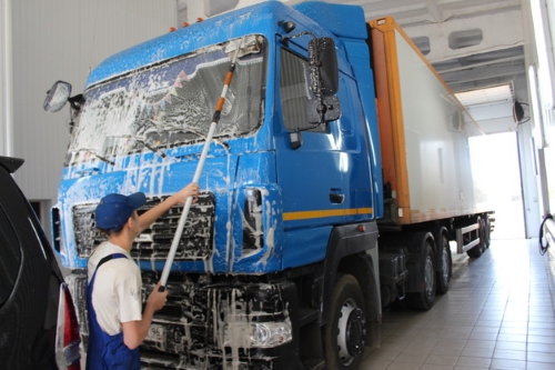 Ручная мойка грузовых автомобилей